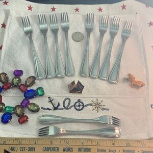Oneida New Rim ll ™ 18/0 Stainless Steel Set of 10 Cocktail Forks NWOT